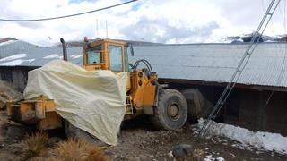 Maquinaria pesada se empotra en centro de salud de La Rinconada