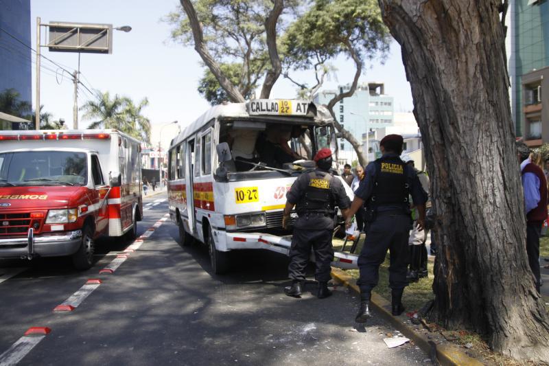 Combi de Orión causa nuevo accidente de tránsito