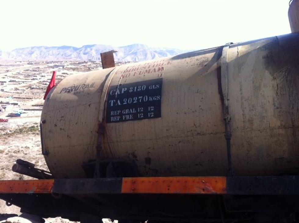 Tren de carga se descarrila y derrama combustible