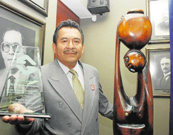 Escultor Aquino apenado