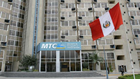 El titular del MTC, Juan Silva, nombró al abogado Joe Zanabria Soberón como el nuevo secretario general del ministerio en reemplazo de Wilson Vara Mallqui. (Foto: Andina)