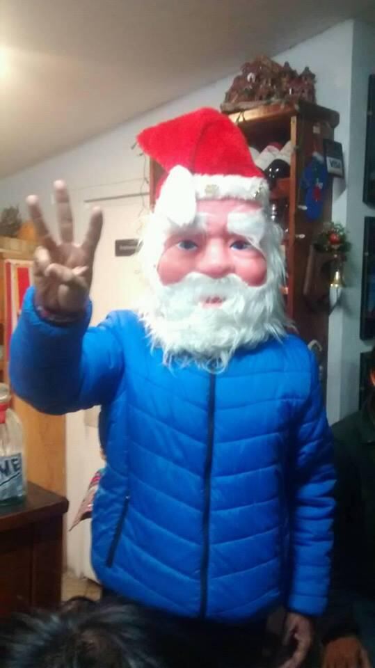Facebook: Disfrazado de Papá Noel, Waldo Ríos desea "Feliz Navidad"