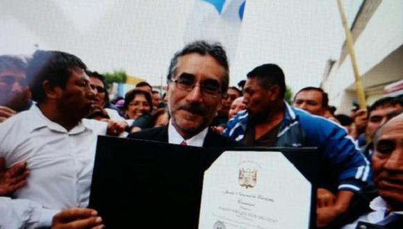 Waldo Ríos recibió credenciales como gobernador de Áncash