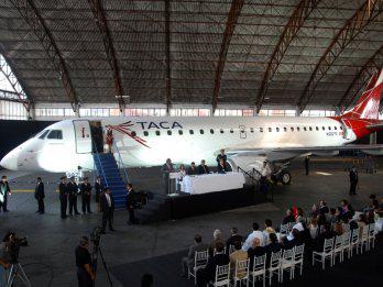 Taca inició vuelos diarios al interior del país