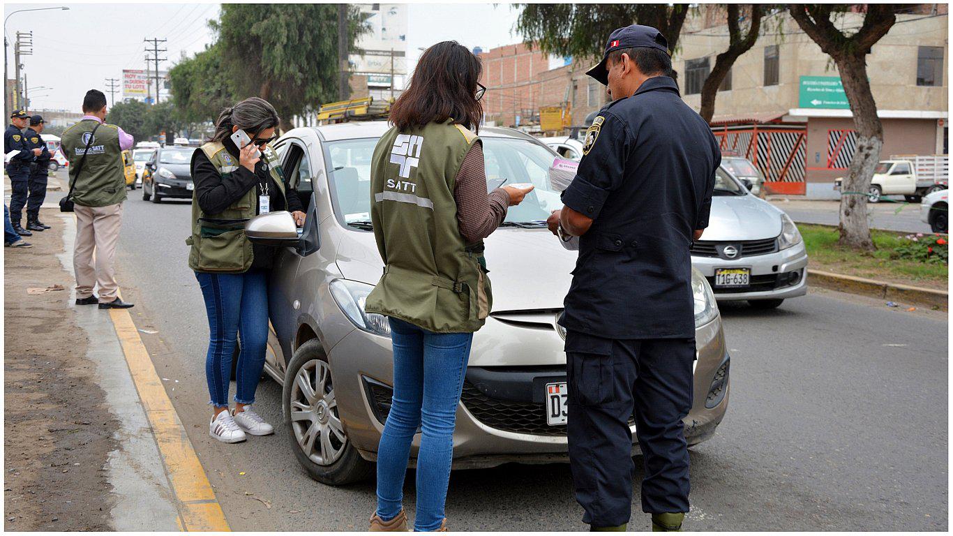 Más de 3  mil vehículos tienen orden de captura por deudas tributarias 