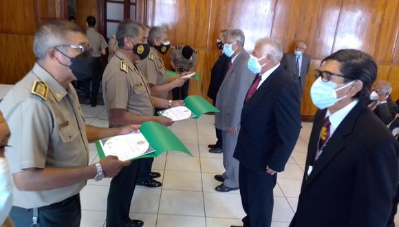 Policías que están en retiro fueron reconocidos en ceremonia por 33 años de la PNP