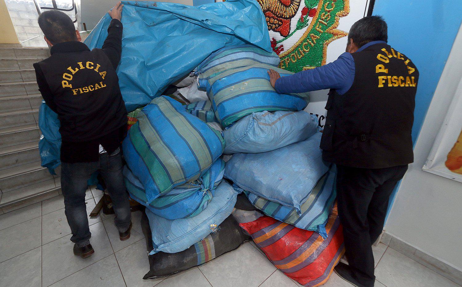 Decomisan mercadería 'pirata' valorizada en un millón y medio de dólares  