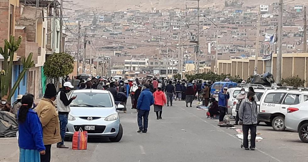 Impiden que comerciantes llegados de Puno instalen feria en calles del Alto de la Alianza