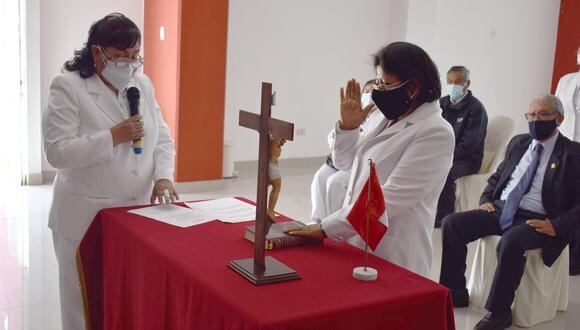 Primera directiva de la nueva Federación de Técnicos de Salud de Tacna juramentaron al cargo. (Foto: Difusión)
