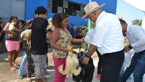 Trujillo: Arzobispo entrega donación a 3 mil familias damnificadas de Río Seco 