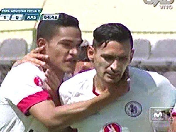 León de Huánuco venció 1-0 a Alianza Atlético y dejó de ser colero