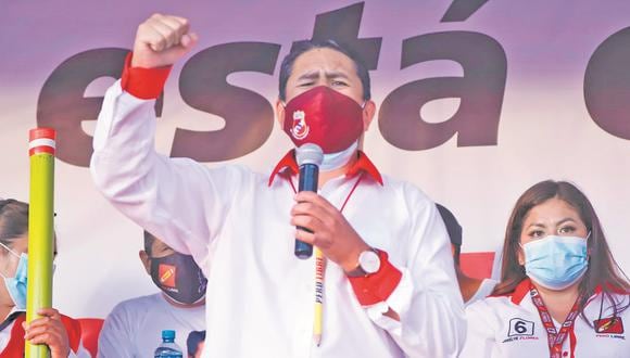 Hace unos días, candidato presidencial de Perú Libre había dicho que no se le vería ni como portero en un eventual gobierno suyo