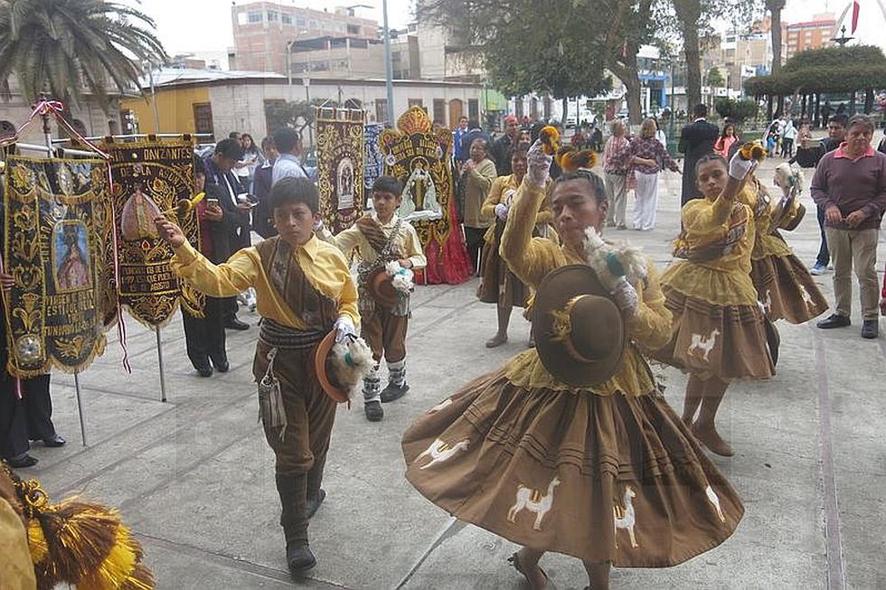 Virgen del Rosario recorre calles de Tacna [Fotografías]