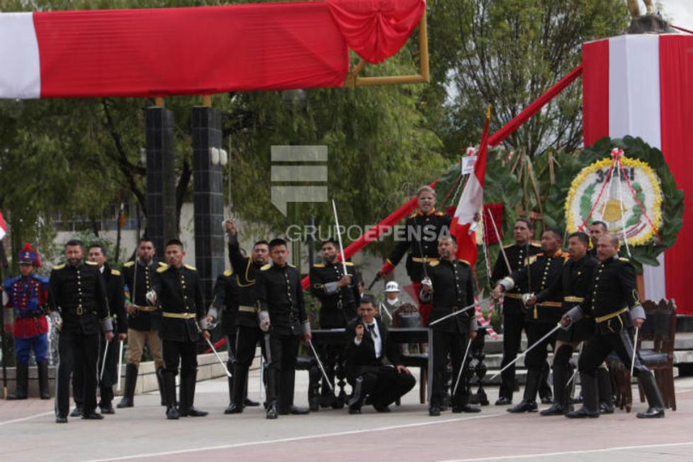 Ejército rinde homenaje a la Bandera del Perú
