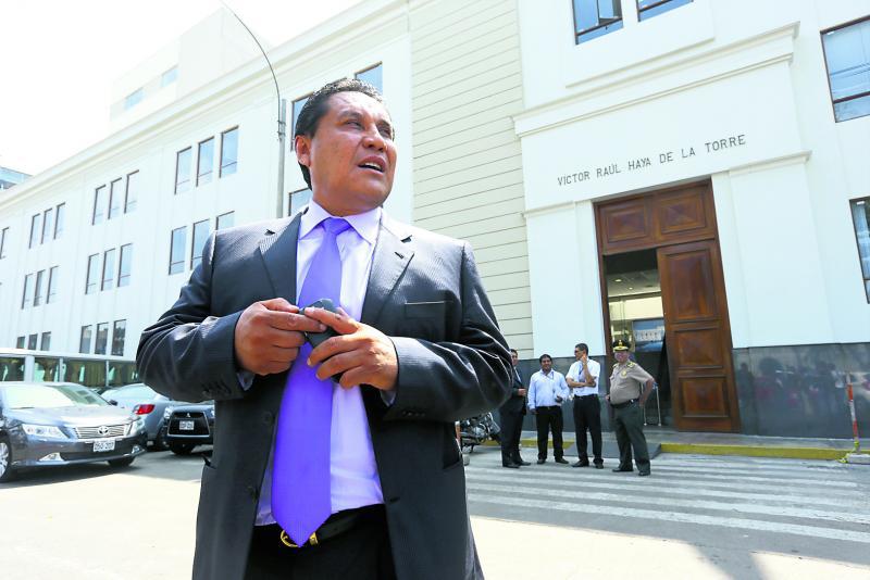 Carlos Burgos se presentó en Congreso y brindó explicaciones