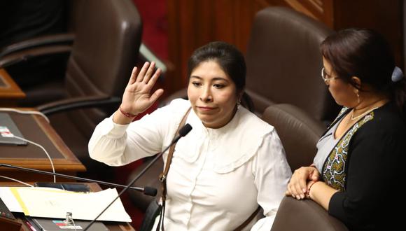 La expresidenta del Consejo de Ministros, Betssy Chávez, tendrá que dejar su escaño en el Congreso. (Foto: GEC)