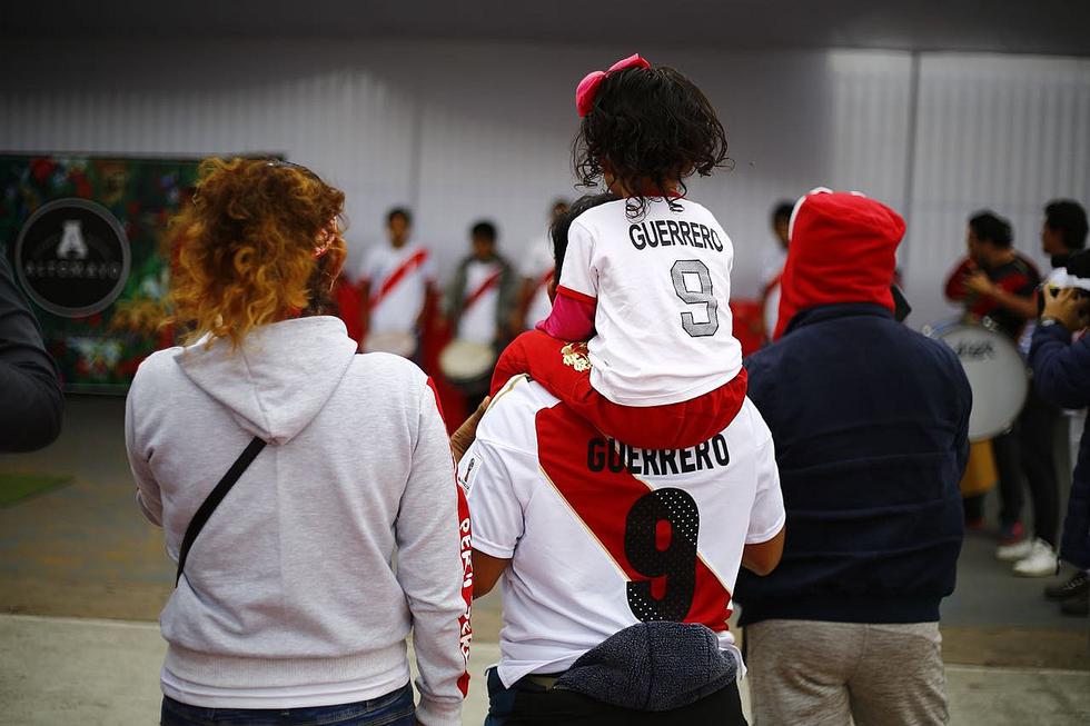 Hinchas remecieron el Nacional cantando el Himno con la Selección (VIDEO y GALERÍA) 