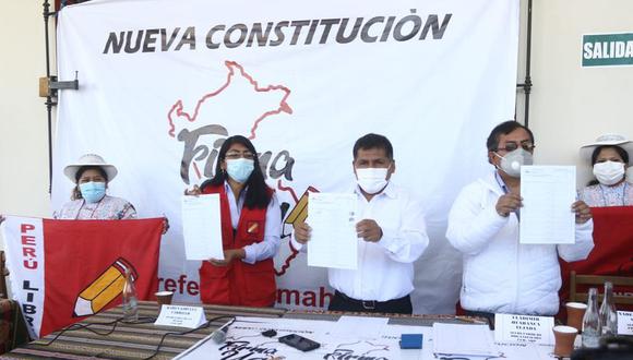 El congresista Jaime Quito llegó a Arequipa para iniciar la recolección de firmas. (Foto: Eduardo Barreda)