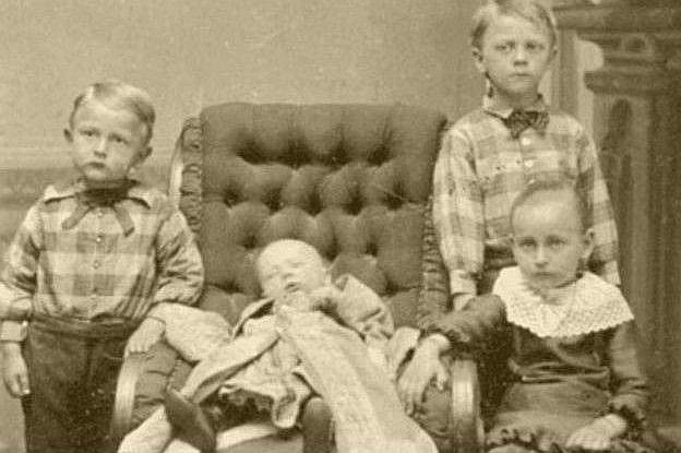 ​Fotografiar a los muertos en el siglo XIX era común por esta conmovedora razón [FOTOS]