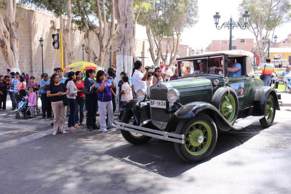 Autos de colección recorrieron Moquegua