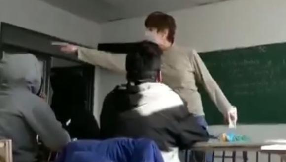 Profesora llegó a tildar de "macrista" a alumno con el cual discutió. (Foto: Captura/YouTube)