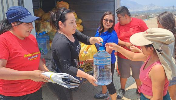 Las empresarias Sandra Guevara y Marleny Carranza se unieron para llevar cientos de canastas con productos de primera necesidad, útiles escolares, bidones de agua y plásticos para cubrirse de futuras lluvias.