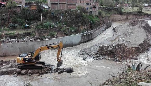 Río Sicra inunda obra inconclusa del Gobierno Regional de Huancavelica