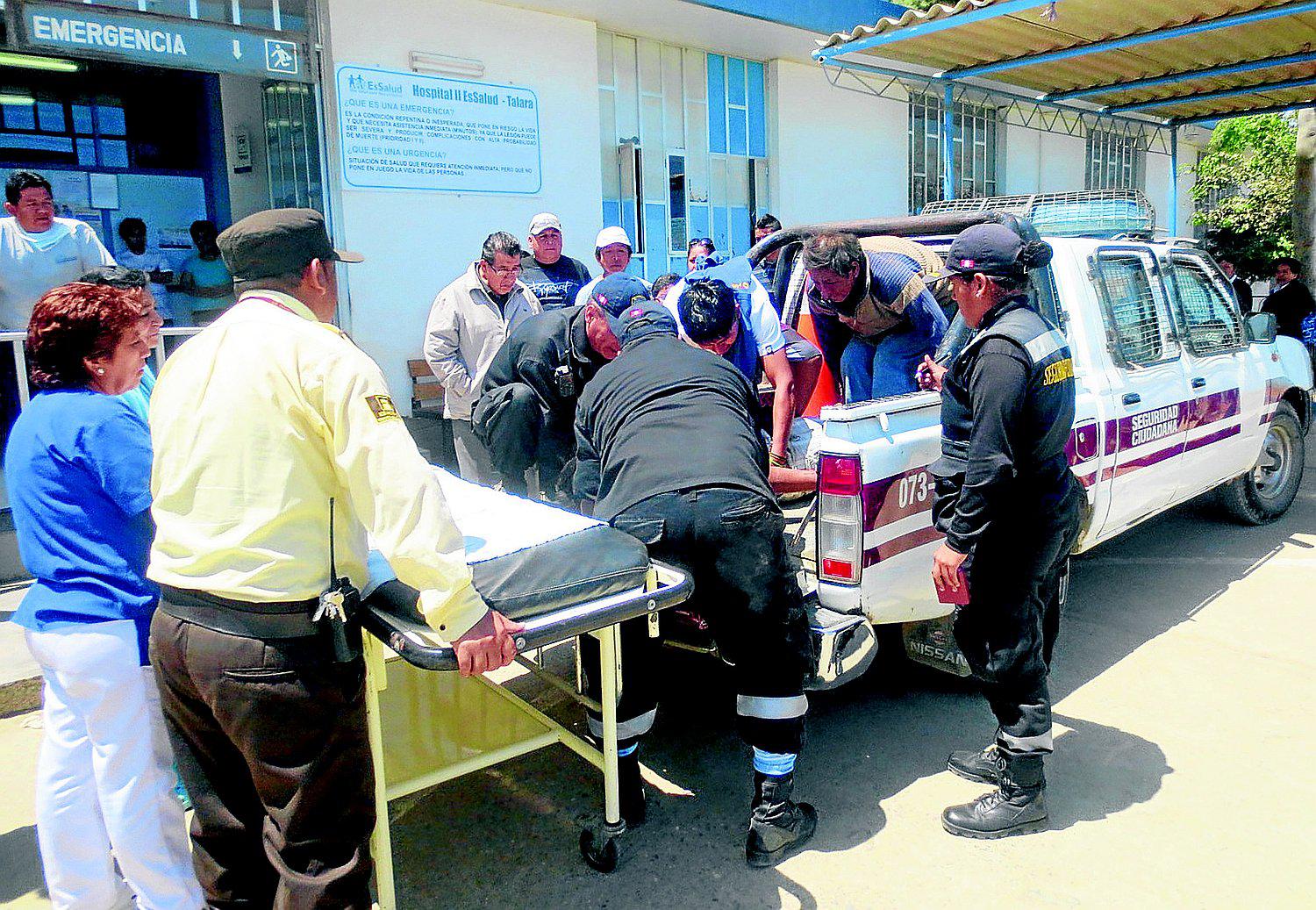 Carpintero casi se cercena las piernas con moladora  en A.H. Sánchez Cerro 