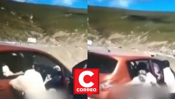 Un video viral muestra el preciso instante en que los ocupantes de un vehículo saltan antes que este se precipitara al vacío. | Crédito: Hesham Ahmad / YouTube