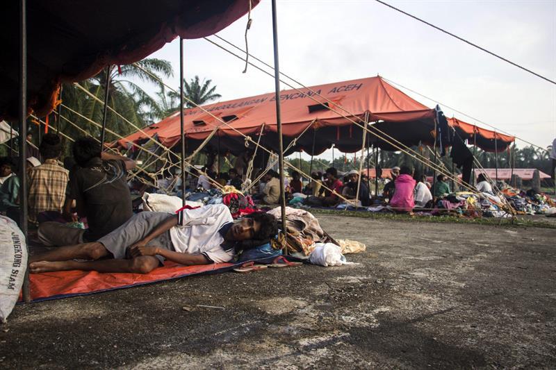 Malasia: Hallan fosas comunes en plena crisis de migrantes