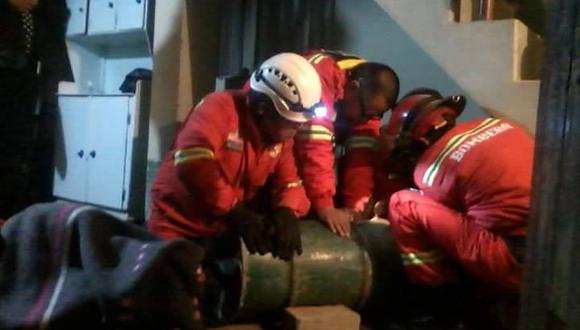 Samu y bomberos rescatan a niño que cayó a cilindro 
