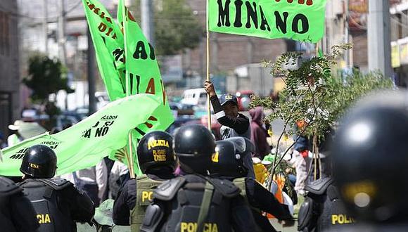 Manifestantes de Tambo protestan en Arequipa