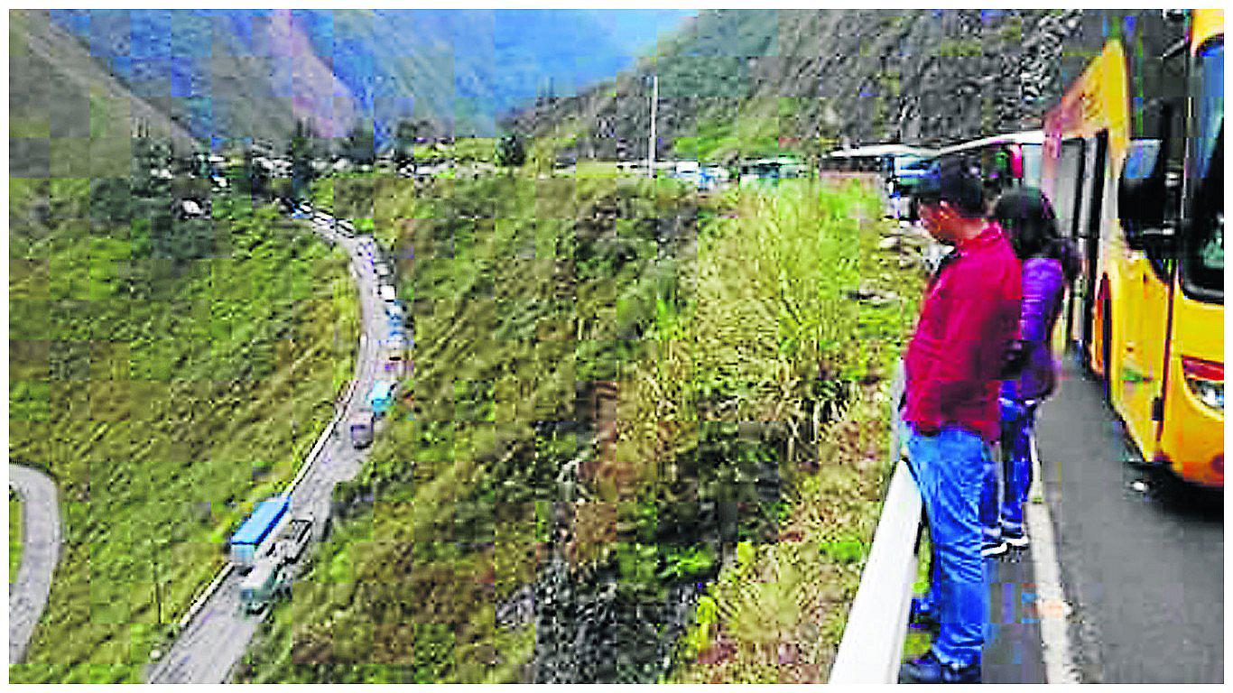 ​Huaico bloquea por horas tránsito a la Selva Central 