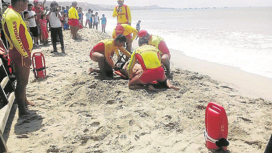 Dos personas salvan de morir ahogadas en los balnearios de Tumbes