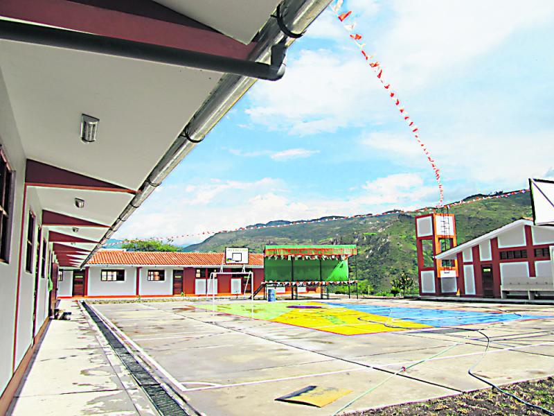 Nueve colegios de Ica en peligro de colapso por efectos de El Niño