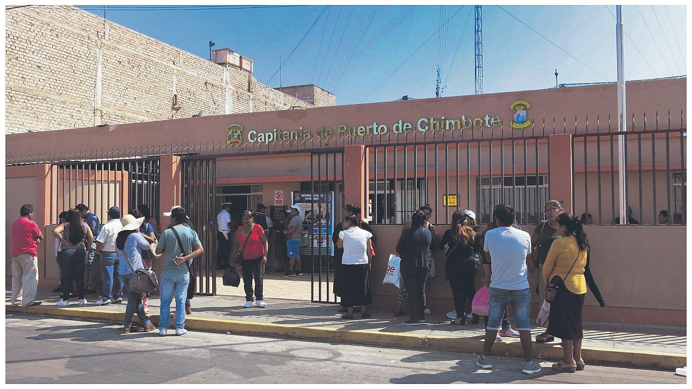 Parientes de pescadores inician búsqueda por zonas aledañas a choque
