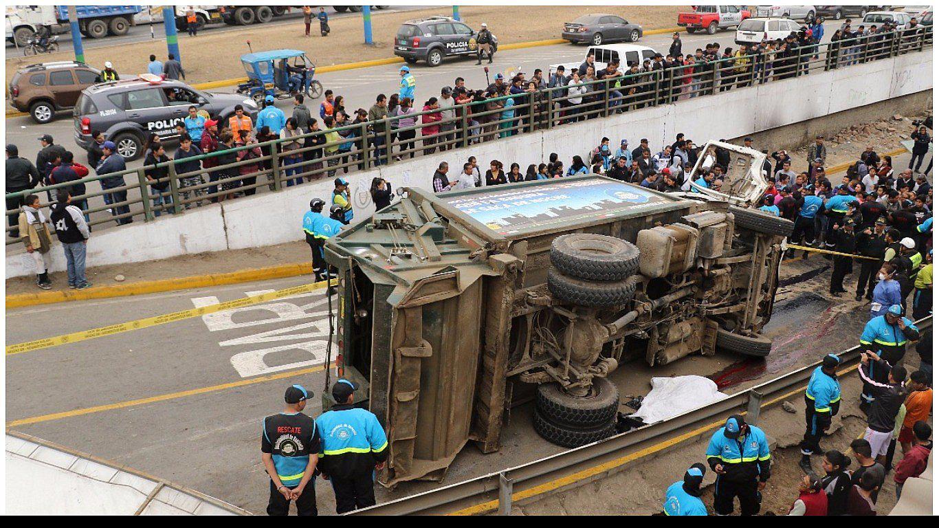 Ventanilla: accidente de tránsito deja un muerto y 24 heridos (VIDEO)