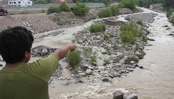 Población de Moquegua en alerta por ingreso de huaico en el río