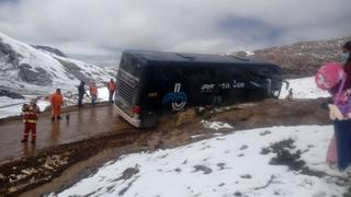 Huancavelica: Accidente deja pasajeros varados en medio de la nevada