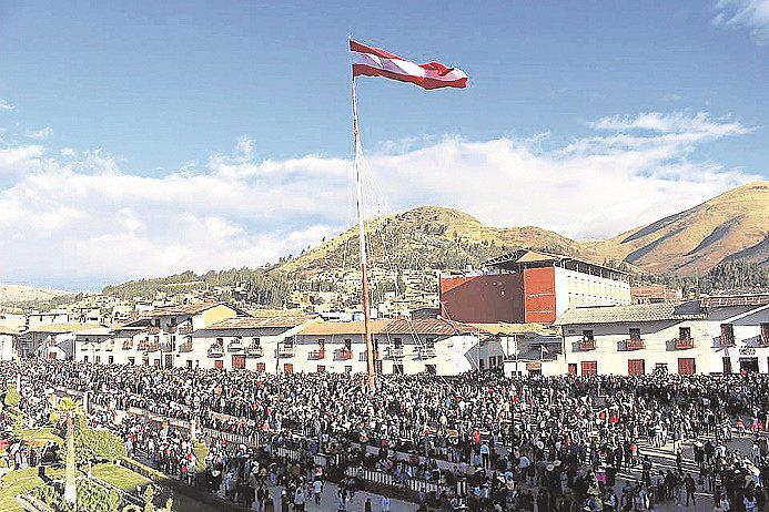 Huamachuco: Realizan tradicional parada de gallardete 