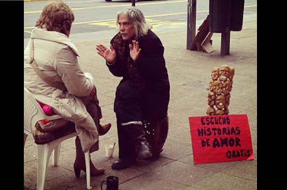 "Escucho historias de amor gratis": Esta es la verdadera historia 