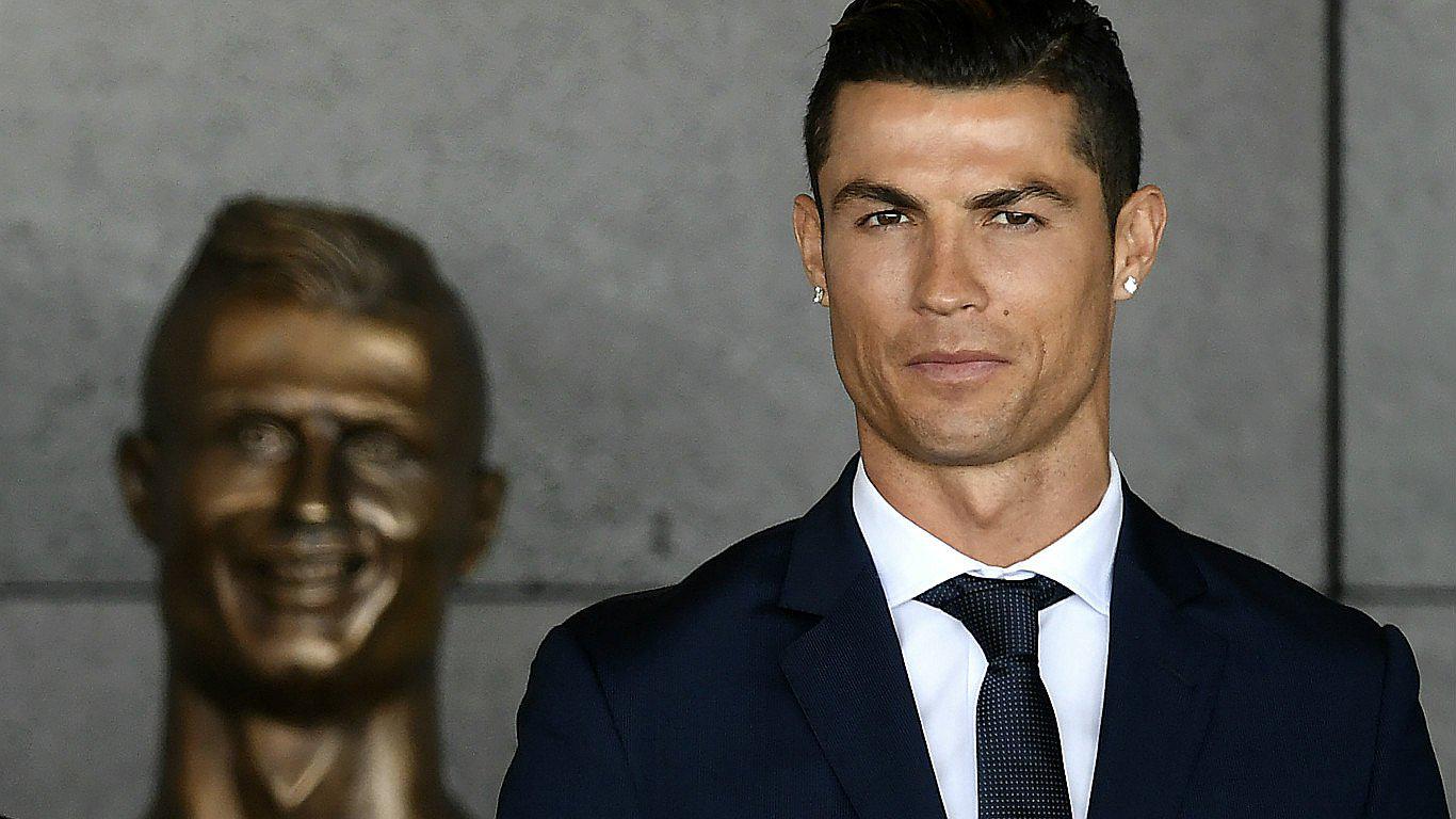 Cristiano Ronaldo: su busto genera memes en las redes sociales (VIDEO)