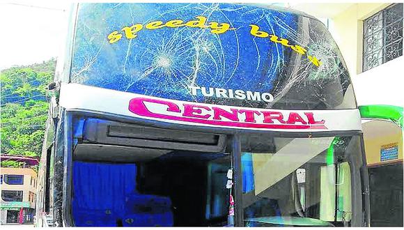 ​24 pasajeros salvan de morir al despistarse bus en carretera de Selva Central