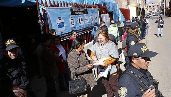 Más de 10 mil docentes rindieron examen para lograr ascensos en la región Puno