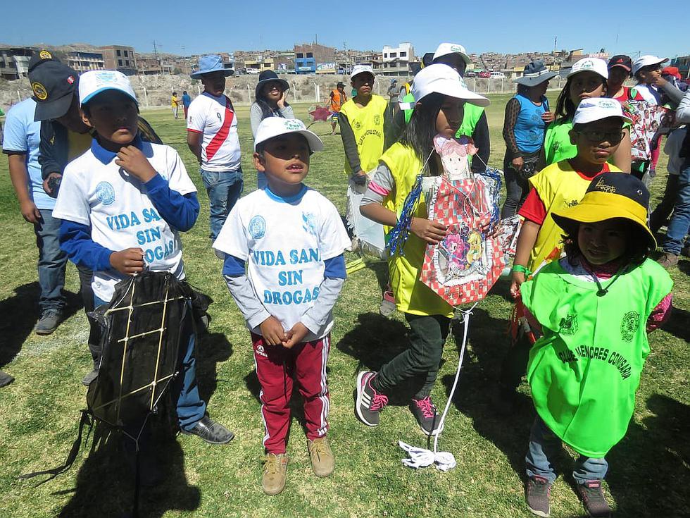 Niños participaron en III Concurso de cometas (FOTOS)