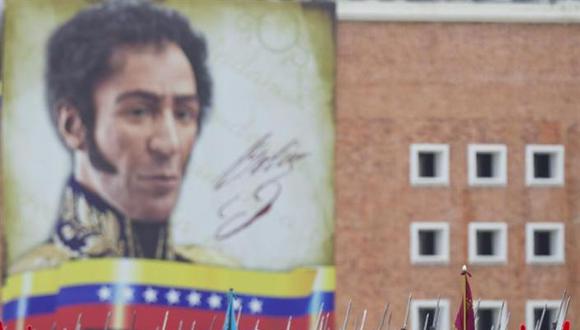 Militares que acompañaron a Chávez en golpe de Estado ingresan su cuerpo a Museo Histórico
