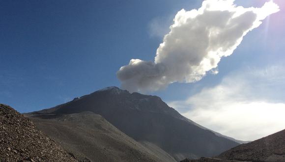 Moquegua: Sigue disminuyendo actividad del volcán Ubinas
