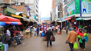 Población sale masivamente a las calles en Huancayo y médicos ya auguran tercera ola de contagios