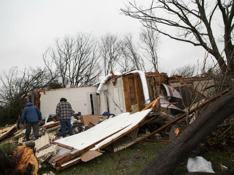 Estados Unidos: Al menos 28 muertos por tornados y tormentas