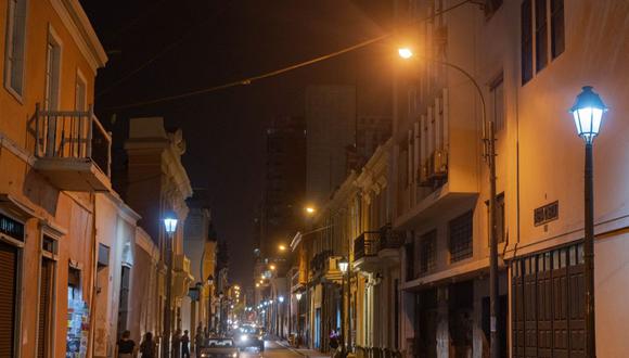 La nueva tecnología es más amigable con el ambiente, de mayor duración que las luces tradicionales y no perturba la visión de los conductores y peatones. (Foto: Municipalidad de Lima)